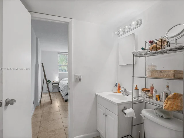 101 Royal Park Dr # 2C, Oakland Park FL 33309