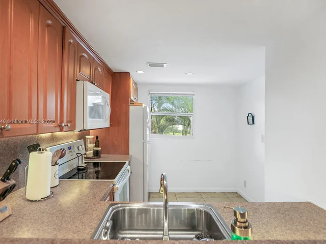 101 Royal Park Dr # 2C, Oakland Park FL 33309