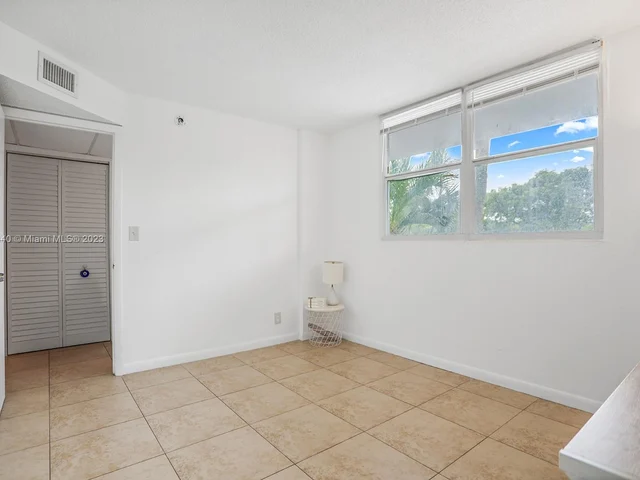 101 Royal Park Dr # 2C, Oakland Park FL 33309