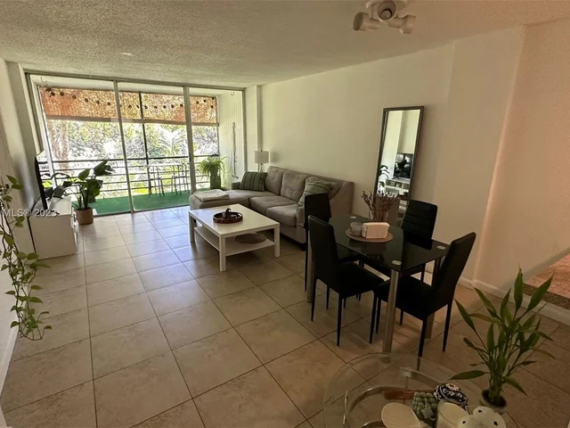 101 Royal Park Dr # 2C, Oakland Park FL 33309