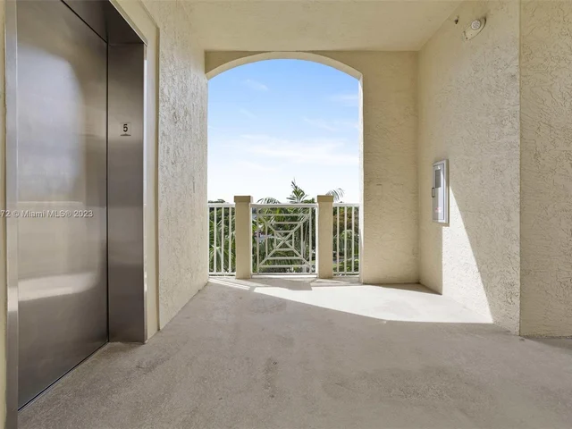 3600 Oaks Clubhouse Dr # 509, Pompano Beach FL 33069