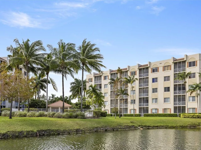 3600 Oaks Clubhouse Dr # 509, Pompano Beach FL 33069