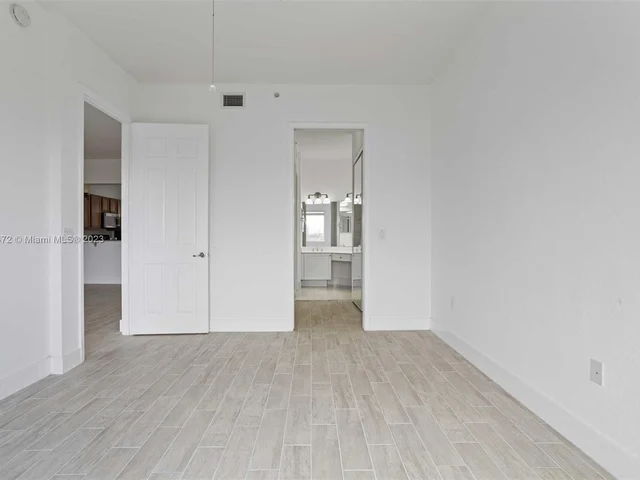 3600 Oaks Clubhouse Dr # 509, Pompano Beach FL 33069