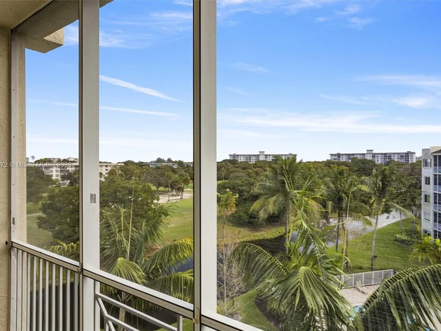 3600 Oaks Clubhouse Dr # 509, Pompano Beach FL 33069