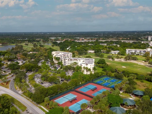 3600 Oaks Clubhouse Dr # 509, Pompano Beach FL 33069