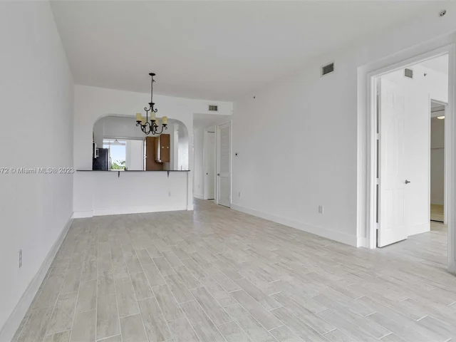 3600 Oaks Clubhouse Dr # 509, Pompano Beach FL 33069