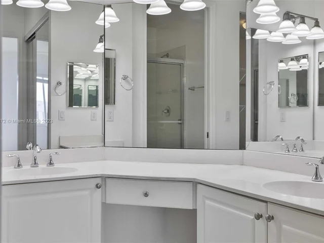 3600 Oaks Clubhouse Dr # 509, Pompano Beach FL 33069