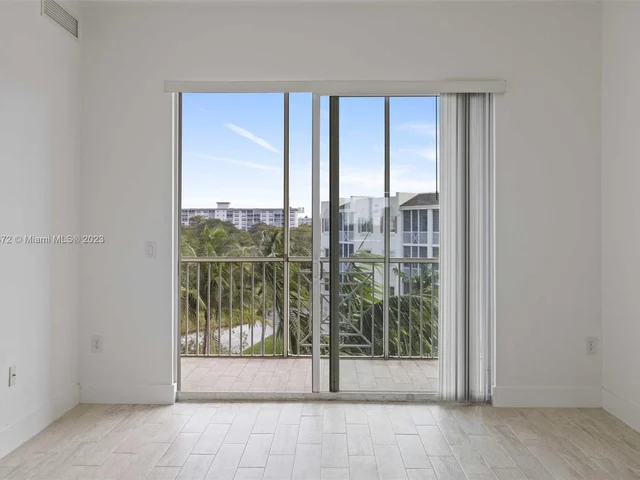 3600 Oaks Clubhouse Dr # 509, Pompano Beach FL 33069