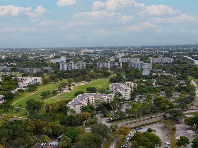 3600 Oaks Clubhouse Dr # 509, Pompano Beach FL 33069