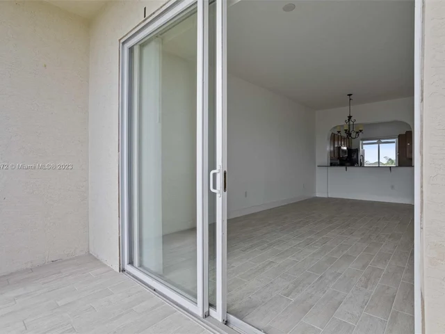 3600 Oaks Clubhouse Dr # 509, Pompano Beach FL 33069