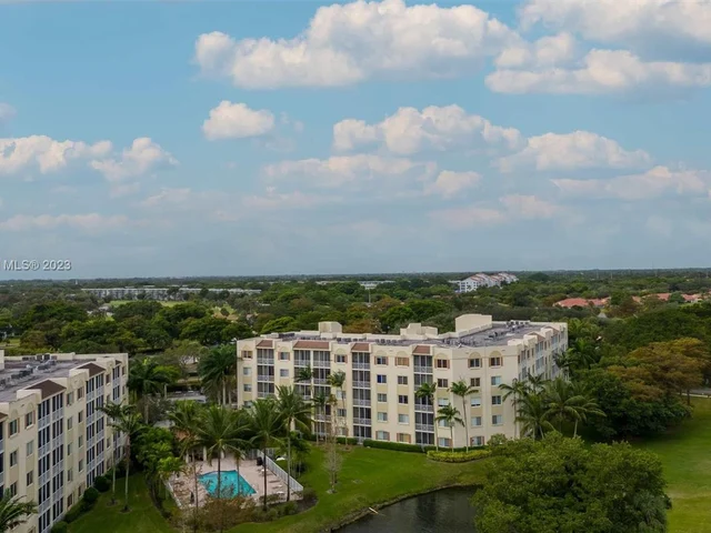 3600 Oaks Clubhouse Dr # 509, Pompano Beach FL 33069