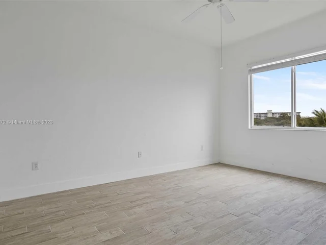 3600 Oaks Clubhouse Dr # 509, Pompano Beach FL 33069