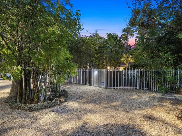 884 NE 88th St, Miami FL 33138