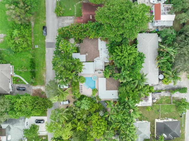 884 NE 88th St, Miami FL 33138