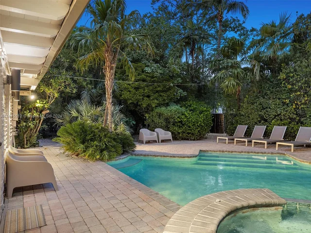 884 NE 88th St, Miami FL 33138