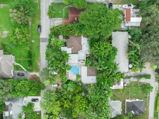 884 NE 88th St, Miami FL 33138