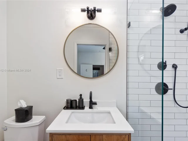 884 NE 88th St, Miami FL 33138