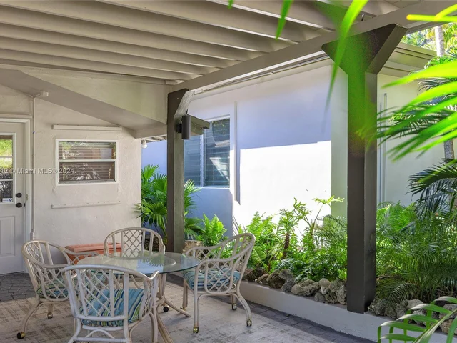 884 NE 88th St, Miami FL 33138