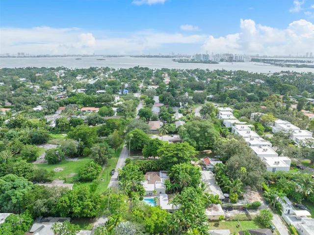 884 NE 88th St, Miami FL 33138