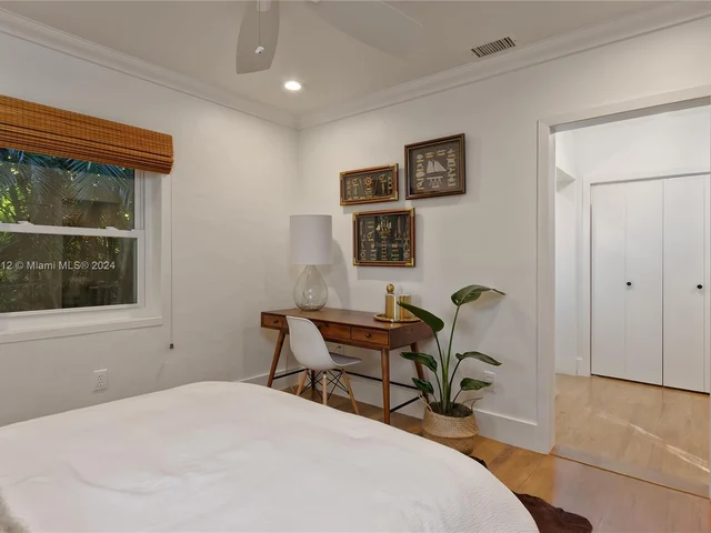 884 NE 88th St, Miami FL 33138