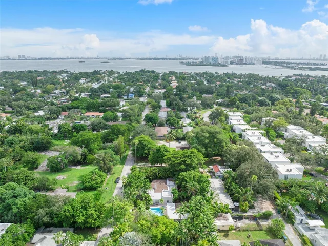 884 NE 88th St, Miami FL 33138