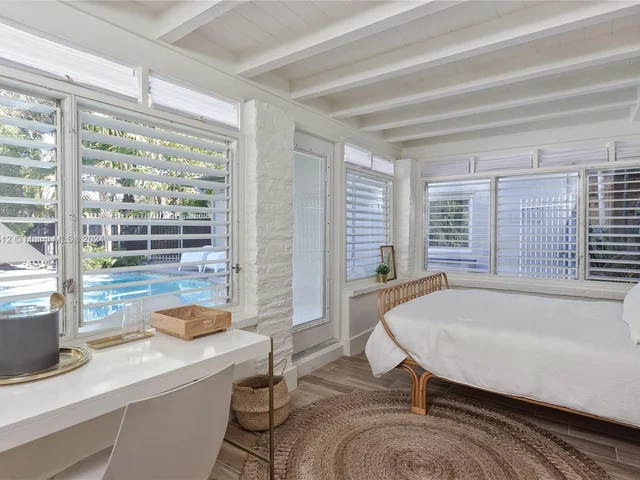 884 NE 88th St, Miami FL 33138