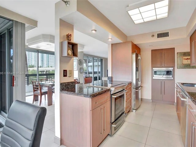 3500 Mystic Pointe Dr # 304, Aventura FL 33180