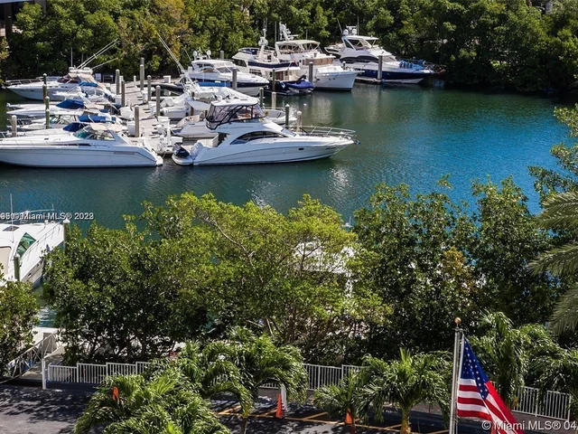 3500 Mystic Pointe Dr # 304, Aventura FL 33180