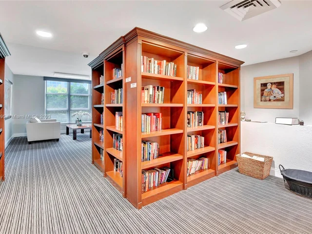 3500 Mystic Pointe Dr # 304, Aventura FL 33180