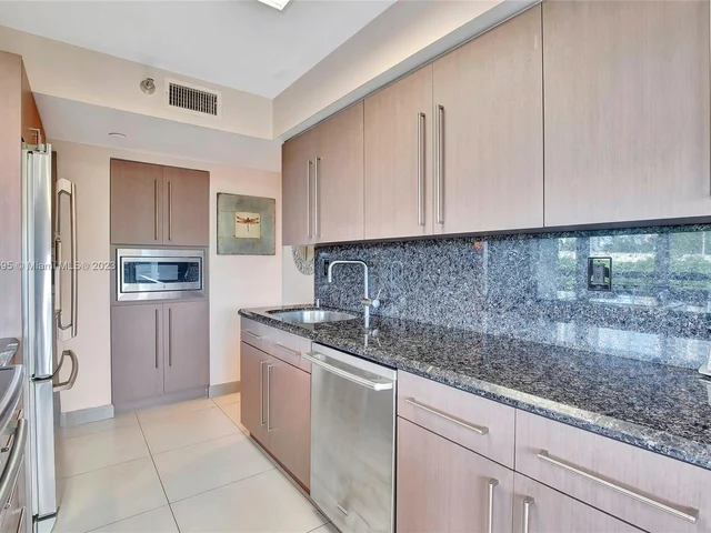 3500 Mystic Pointe Dr # 304, Aventura FL 33180