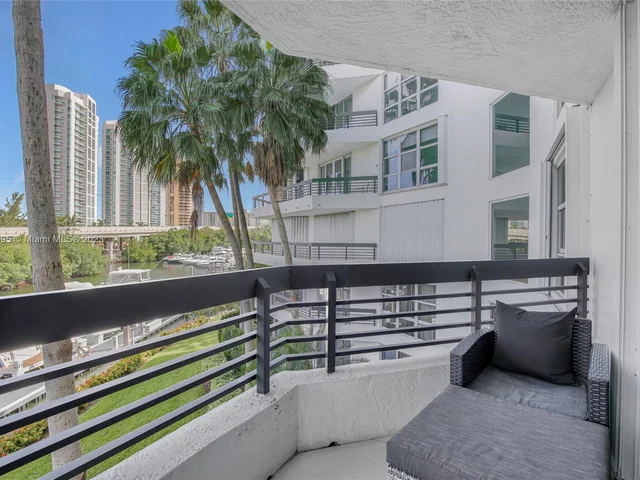 3500 Mystic Pointe Dr # 304, Aventura FL 33180