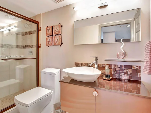 3500 Mystic Pointe Dr # 304, Aventura FL 33180