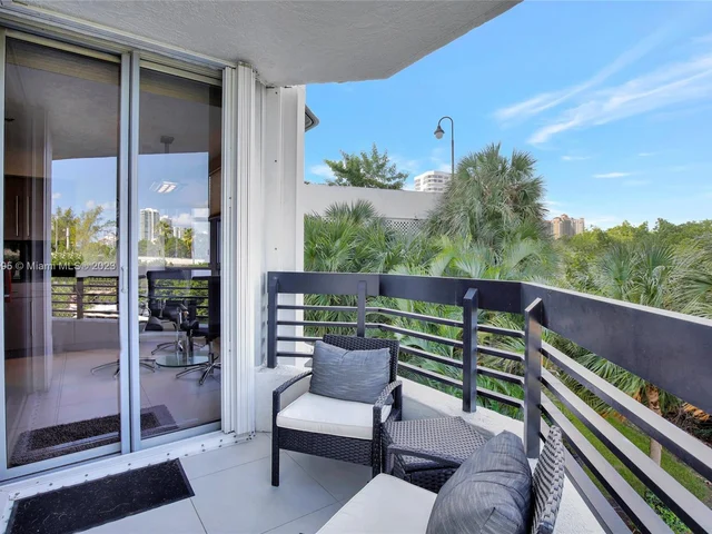 3500 Mystic Pointe Dr # 304, Aventura FL 33180