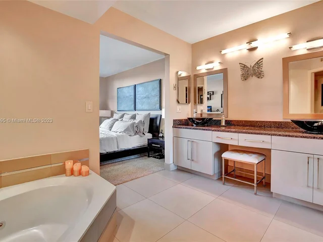 3500 Mystic Pointe Dr # 304, Aventura FL 33180