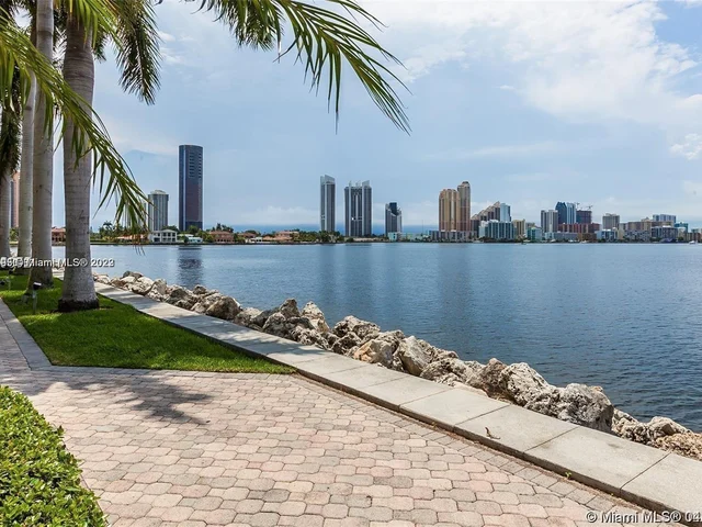 3500 Mystic Pointe Dr # 304, Aventura FL 33180