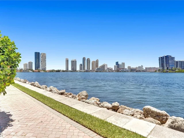 3500 Mystic Pointe Dr # 304, Aventura FL 33180