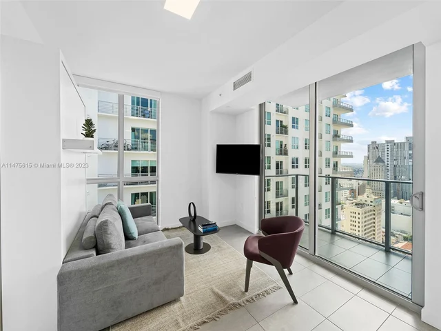 227 NE 2nd St # 3002, Miami FL 33132