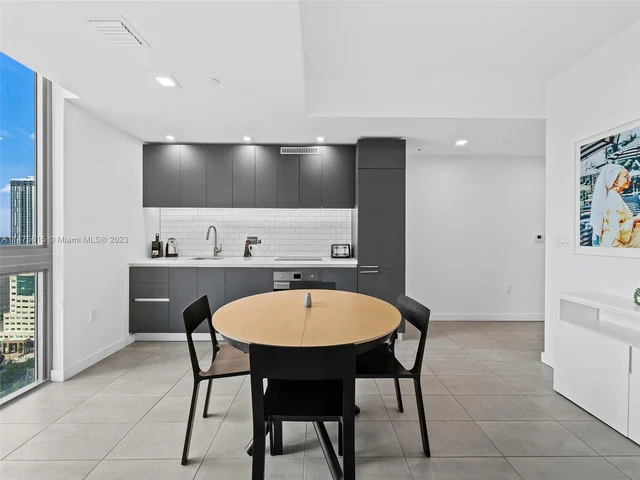 227 NE 2nd St # 3002, Miami FL 33132