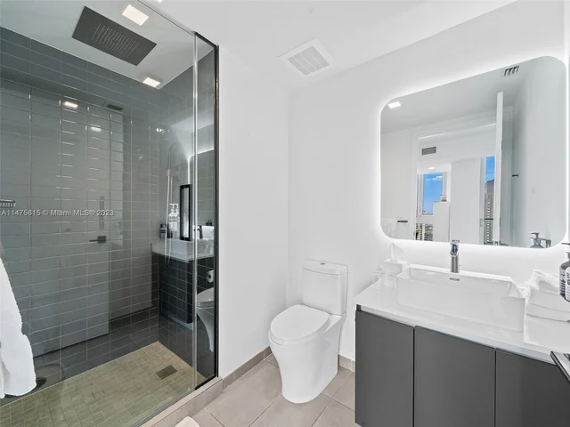 227 NE 2nd St # 3002, Miami FL 33132