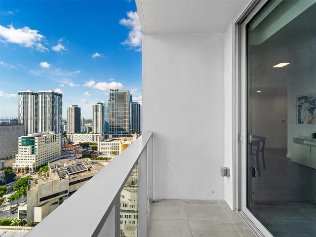 227 NE 2nd St # 3002, Miami FL 33132