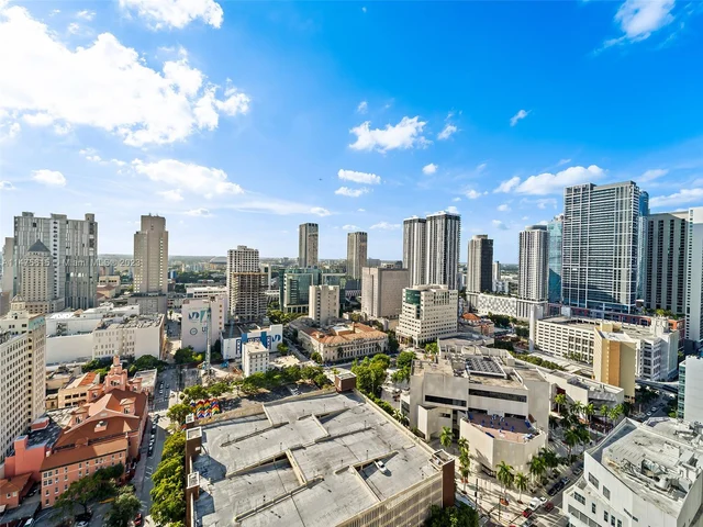 227 NE 2nd St # 3002, Miami FL 33132