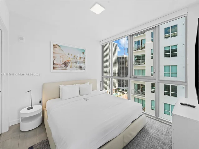 227 NE 2nd St # 3002, Miami FL 33132