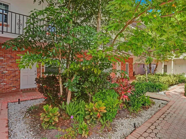 2500 NE 9th St # 111, Fort Lauderdale FL 33304