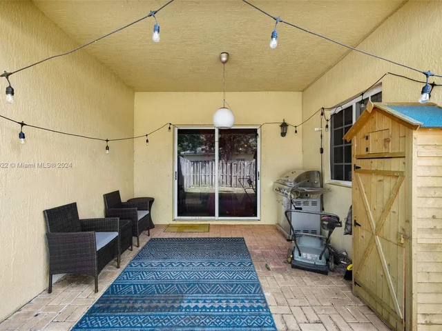 3281 NE 11th Dr, Homestead FL 33033