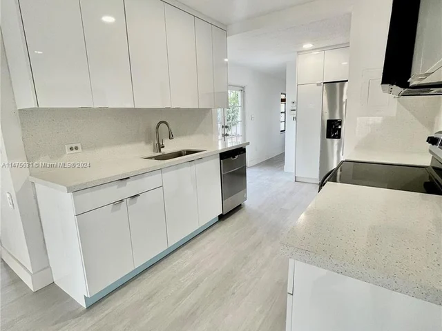 5200 SW 4th St, Miami FL 33134