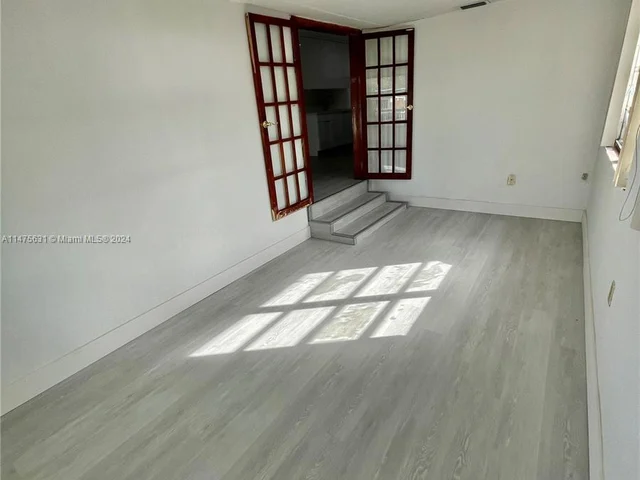 5200 SW 4th St, Miami FL 33134