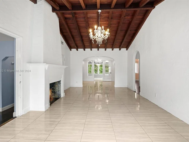 427 W 43rd St, Miami Beach FL 33140