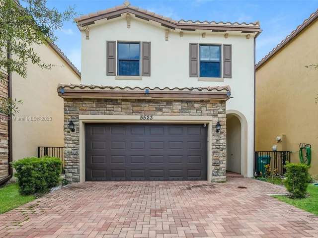 5523 NW 50th Ter, Tamarac FL 33319