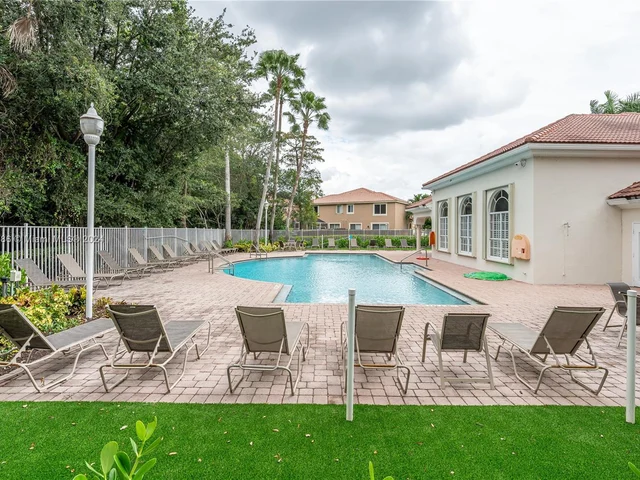 4978 Pebblebrook Ter, Coconut Creek FL 33073