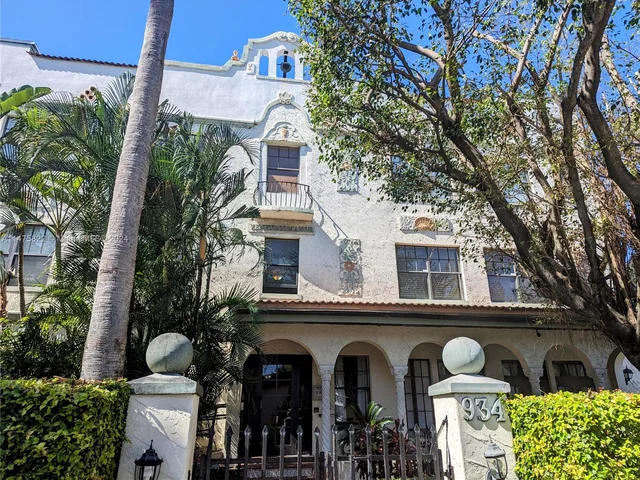934 Michigan Ave # 309, Miami Beach FL 33139